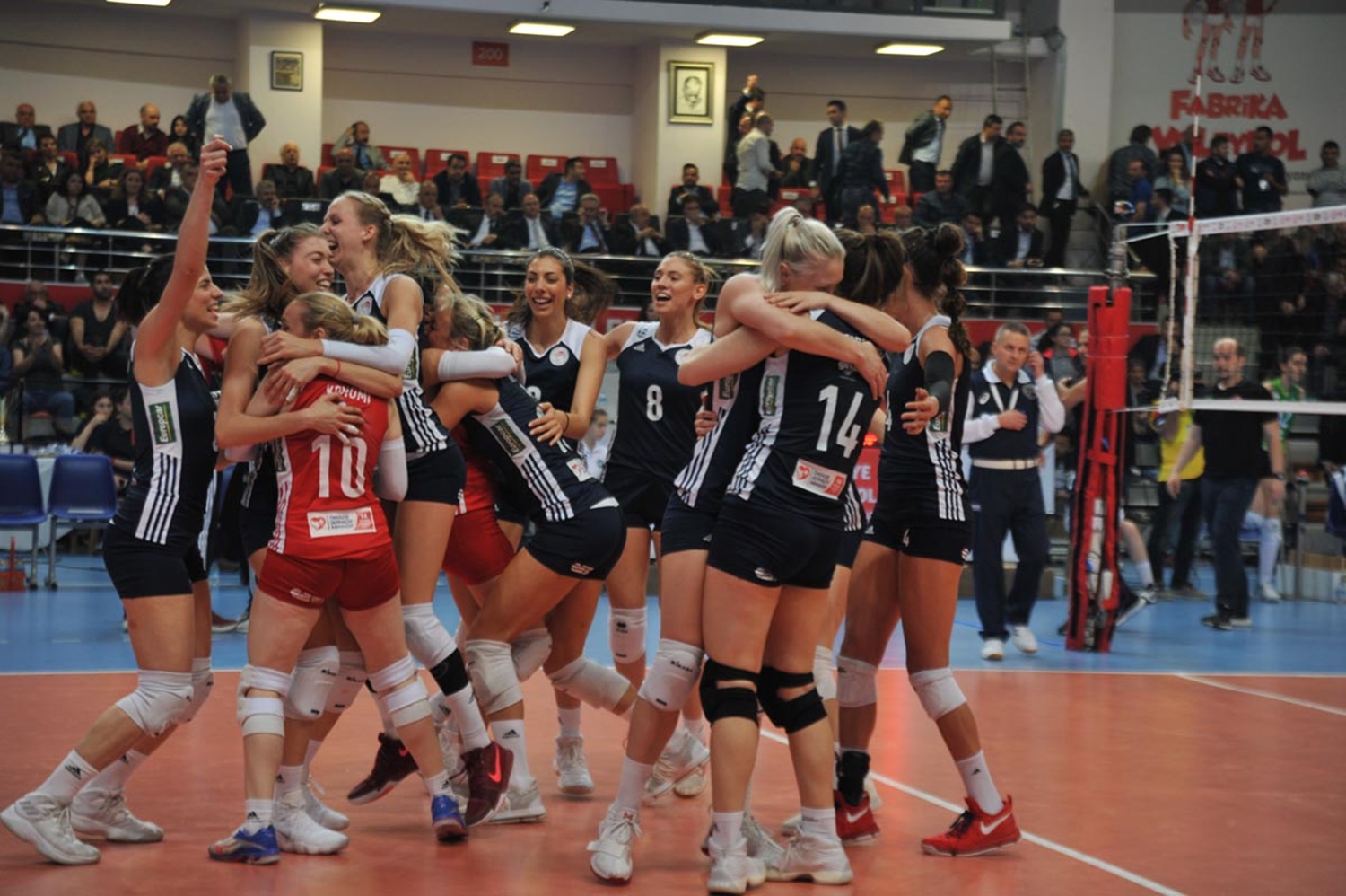 B&8/UPF tenta o tricampeonato estadual de vôlei feminino